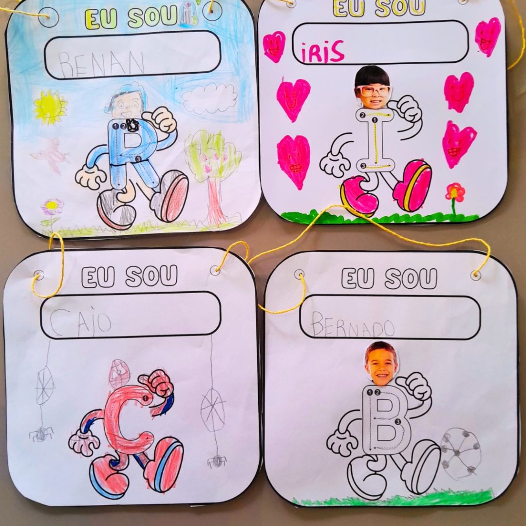 Crachá Volta às aulas para colorir 🤩🥳